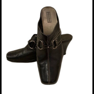 Vintage Black Merona  Leather Mules Size 8.5 w/ 2.5 inch heel EUC  Stylish Clogs